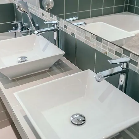 Apartman Tres Bel Appartement, 3 Chambres, 2 Salles De Bains, Hyper-Centre - Wifi Biarritz